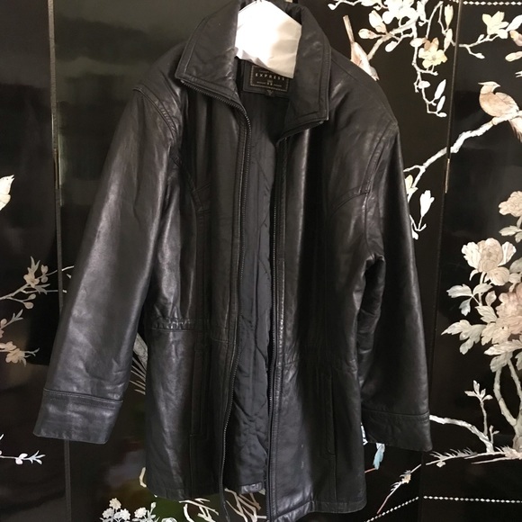 🐼 Very soft 100% Leather coat with zipper closure. 50% off original